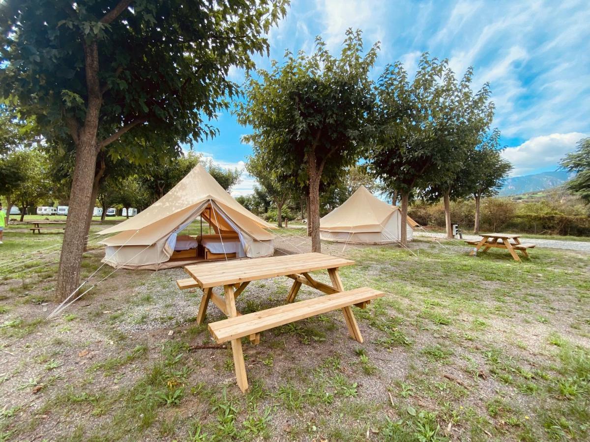 Camping Oliana 外观 照片