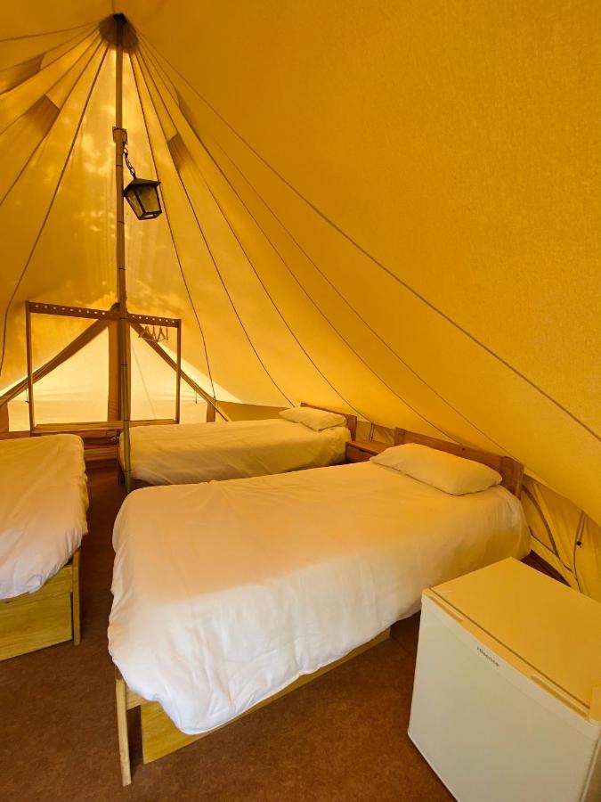Camping Oliana 外观 照片