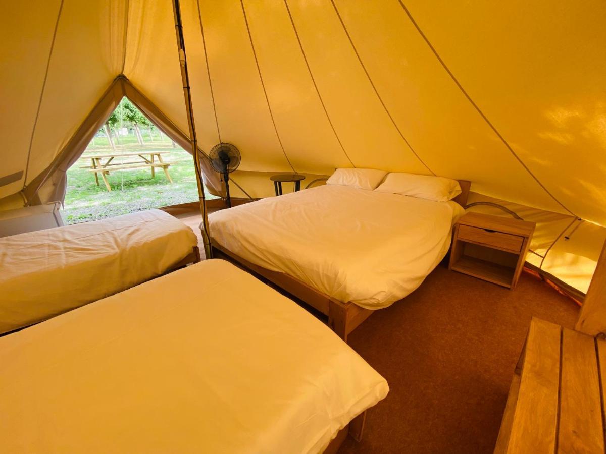 Camping Oliana 外观 照片