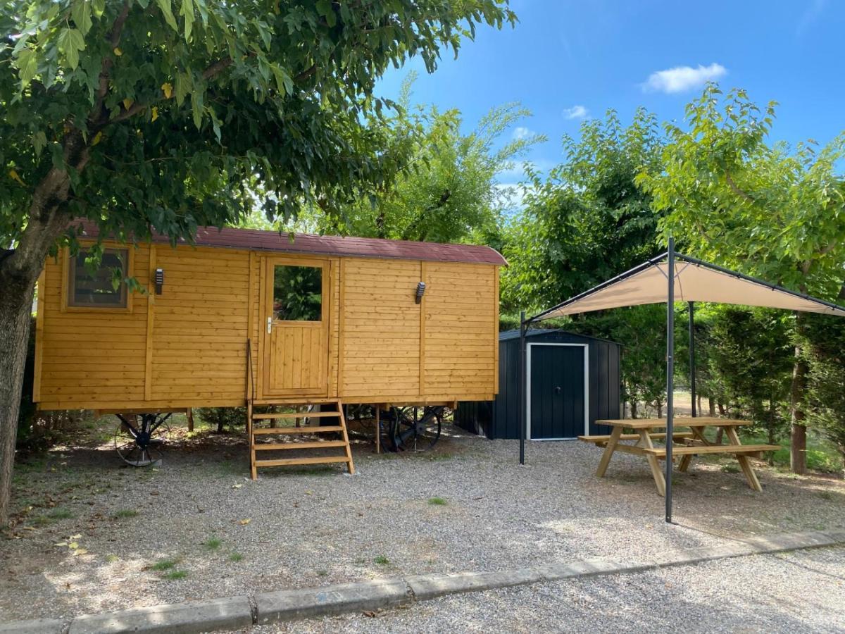 Camping Oliana 外观 照片