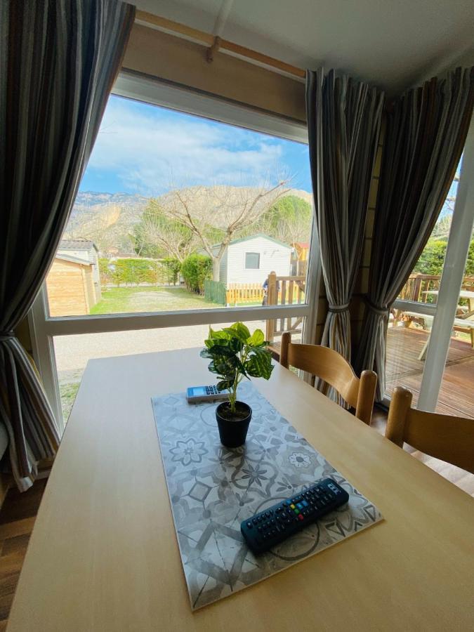 Camping Oliana 外观 照片
