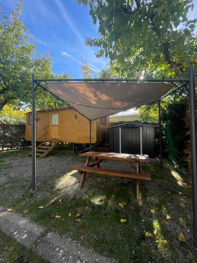 Camping Oliana 外观 照片