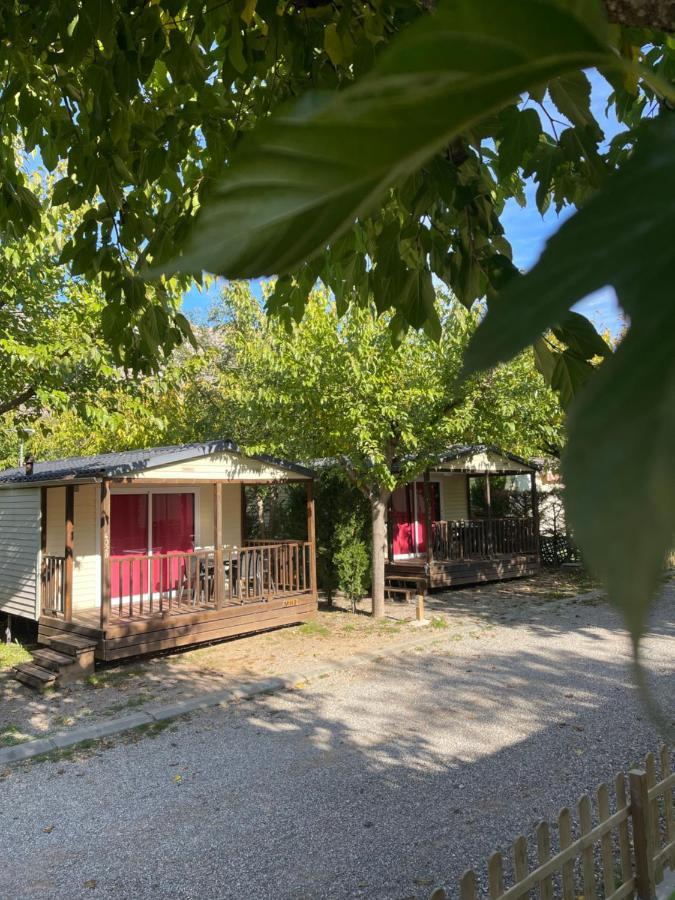 Camping Oliana 外观 照片