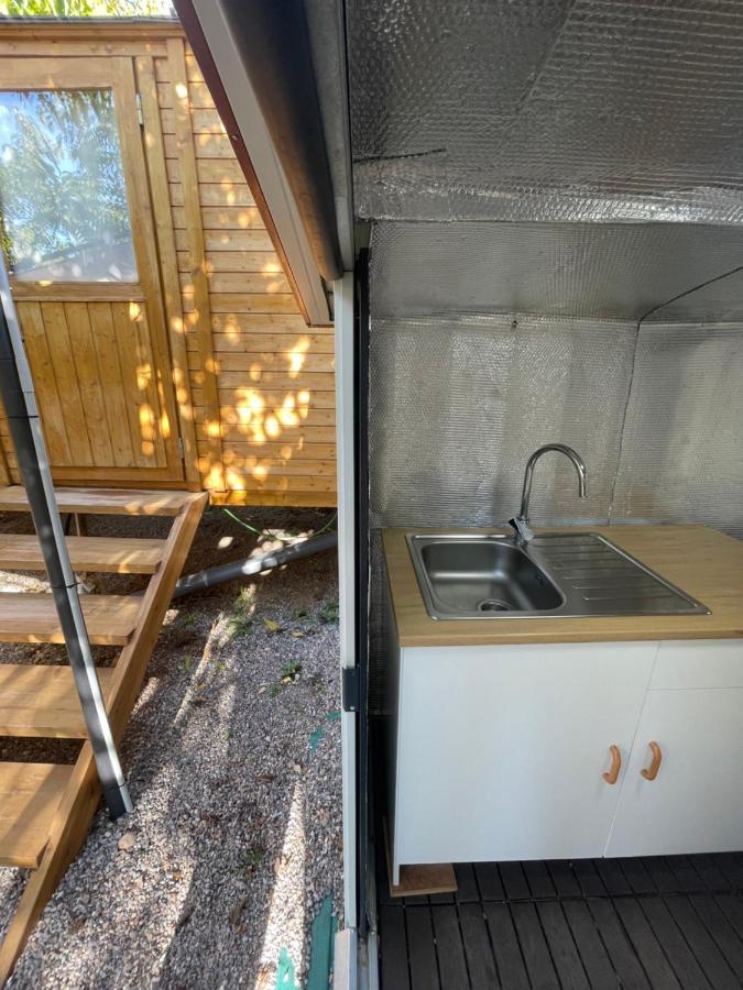 Camping Oliana 外观 照片