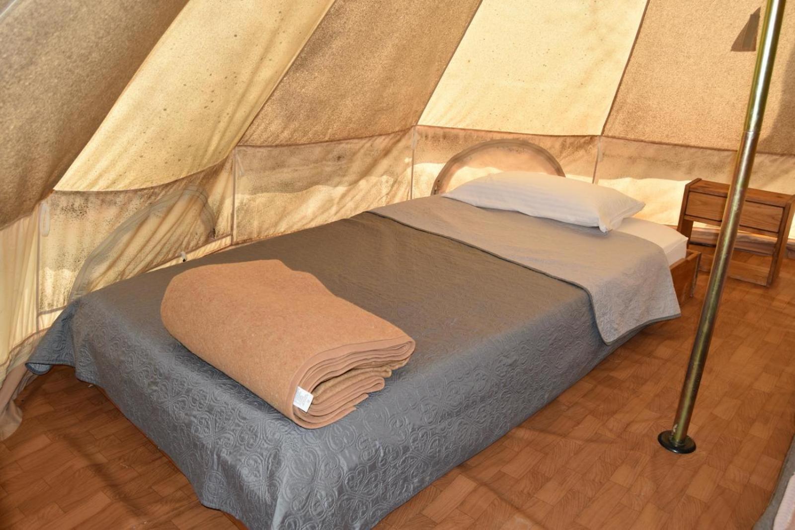 Camping Oliana 外观 照片