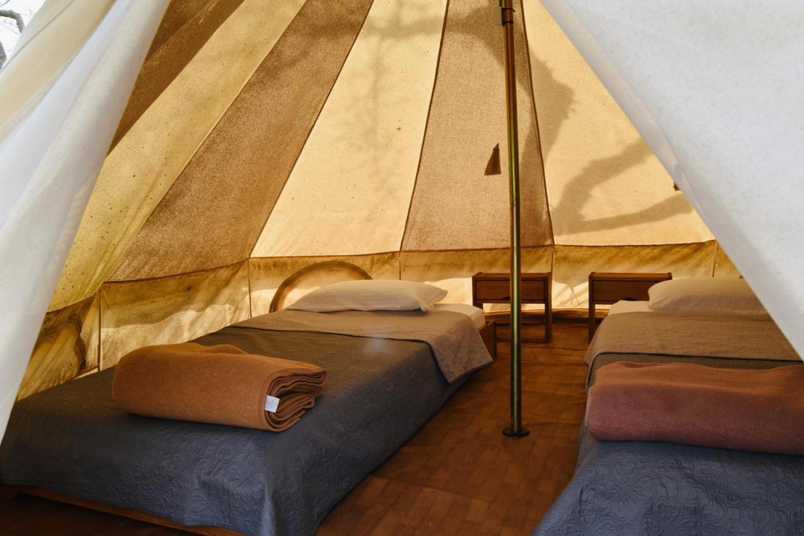 Camping Oliana 外观 照片