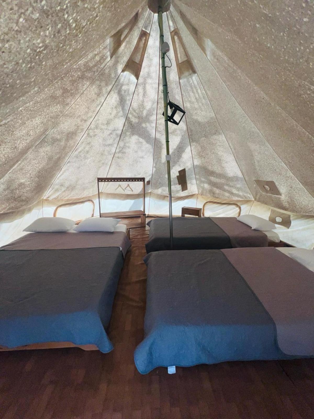 Camping Oliana 外观 照片