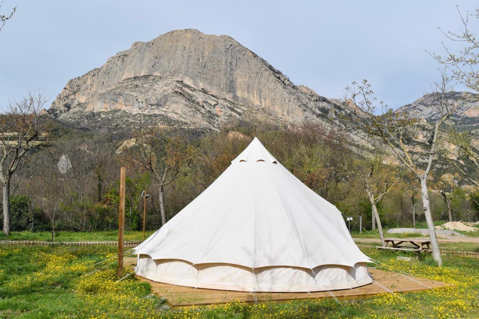 Camping Oliana 外观 照片
