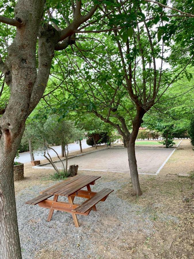 Camping Oliana 外观 照片