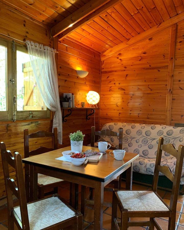 Camping Oliana 外观 照片