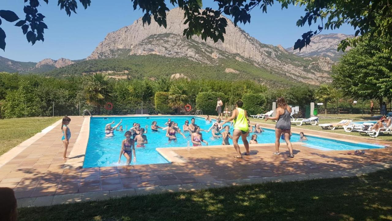 Camping Oliana 外观 照片